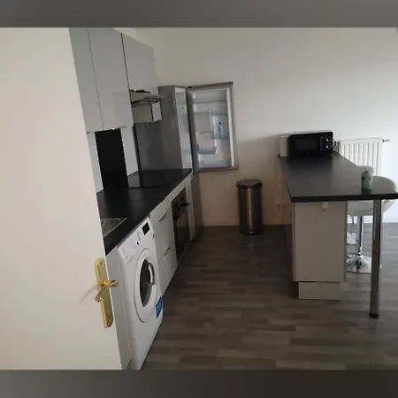 3 Pieces Meuble Et Calme, Acces Rapide Paris Apartament